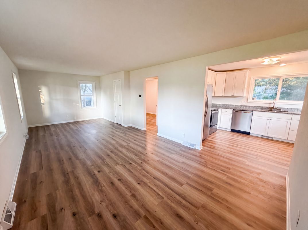 Photo 3 of 25 of 2084 Hillview Rd, Mounds View, MN
