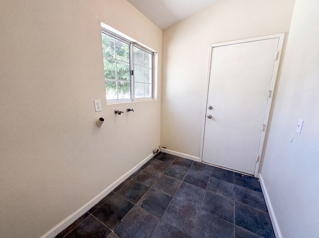 Photo 12 of 19 of 13154 Oberlin Ave, Victorville, CA