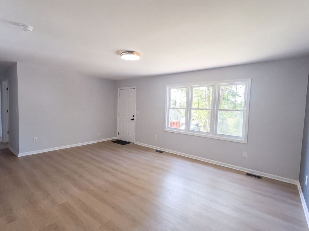 Photo 3 of 21 of 915 Kenham Pl, Lenoir, NC
