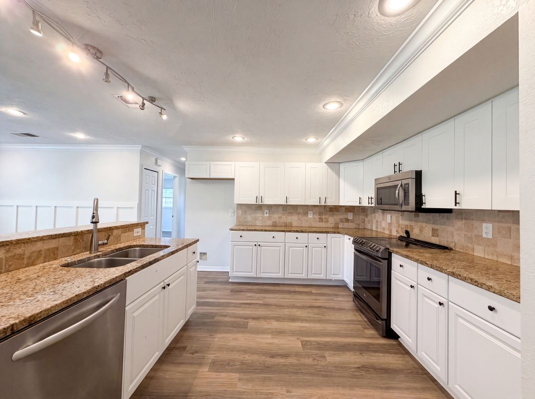 Photo 9 of 34 of 2805 105th St E, Palmetto, FL