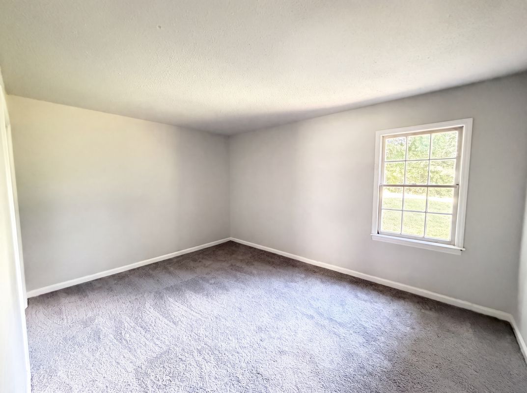Photo 11 of 16 of 6912 Fieldlark Ln, Charlotte, NC
