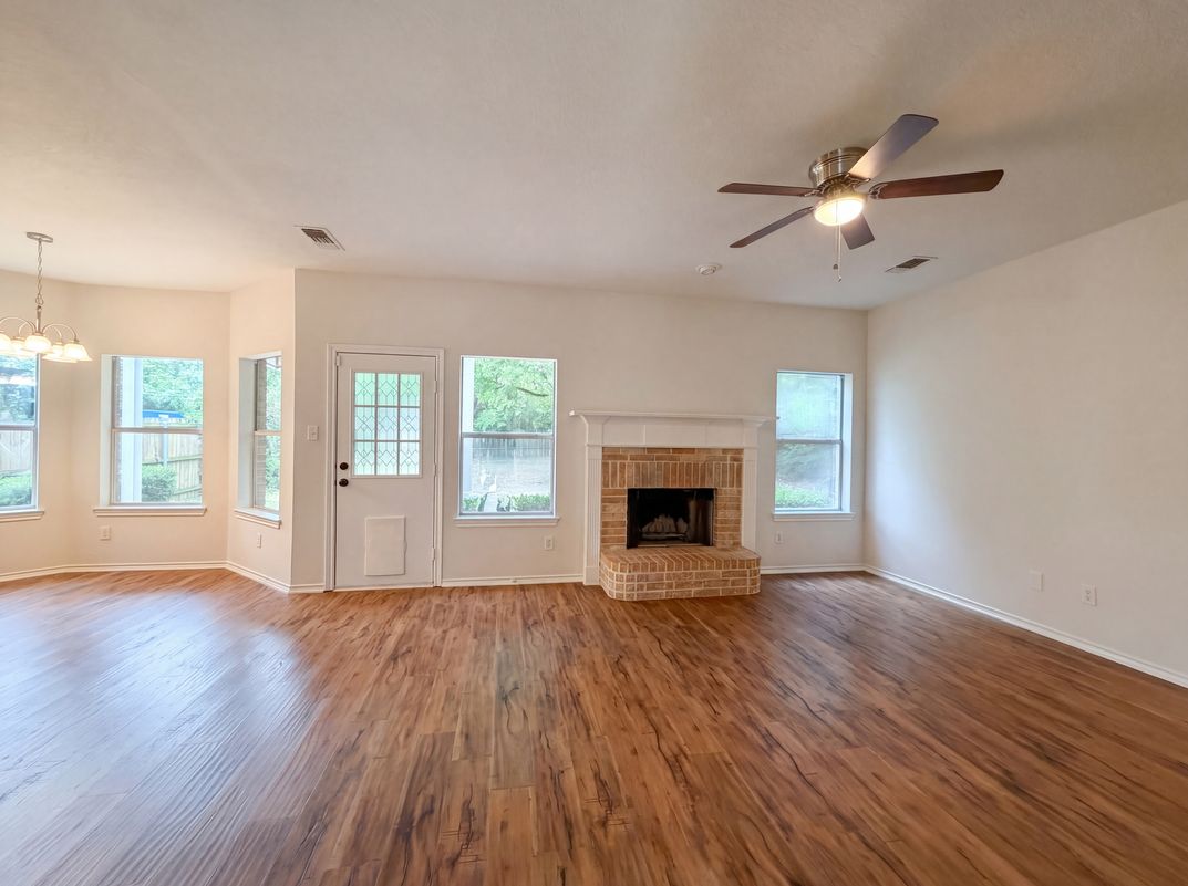 Photo 3 of 27 of 6218 Kingswood Dr, Arlington, TX