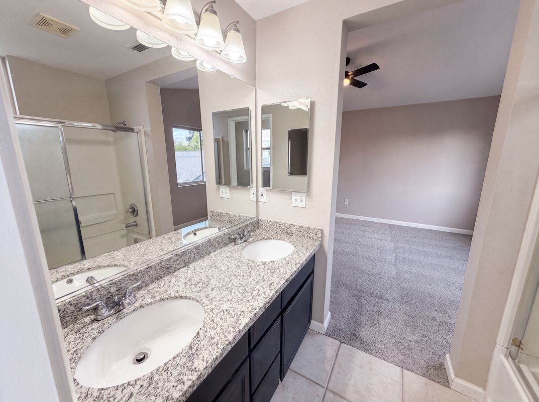 Photo 27 of 38 of 6310 Laguna Mirage Ln, Elk Grove, CA