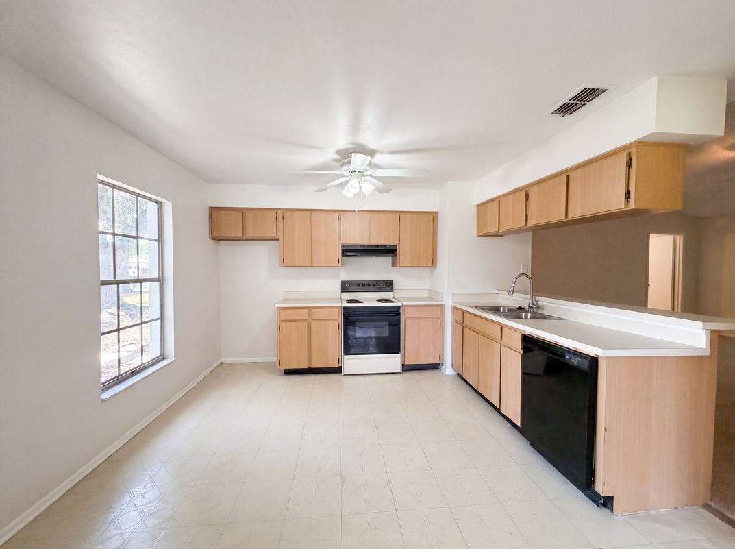 Property photo 2 of 5720 Kneeland Ln