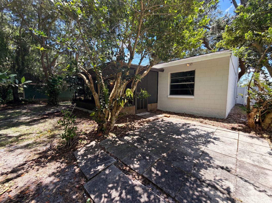 Photo 25 of 27 of 5720 Kneeland Ln, Tampa, FL