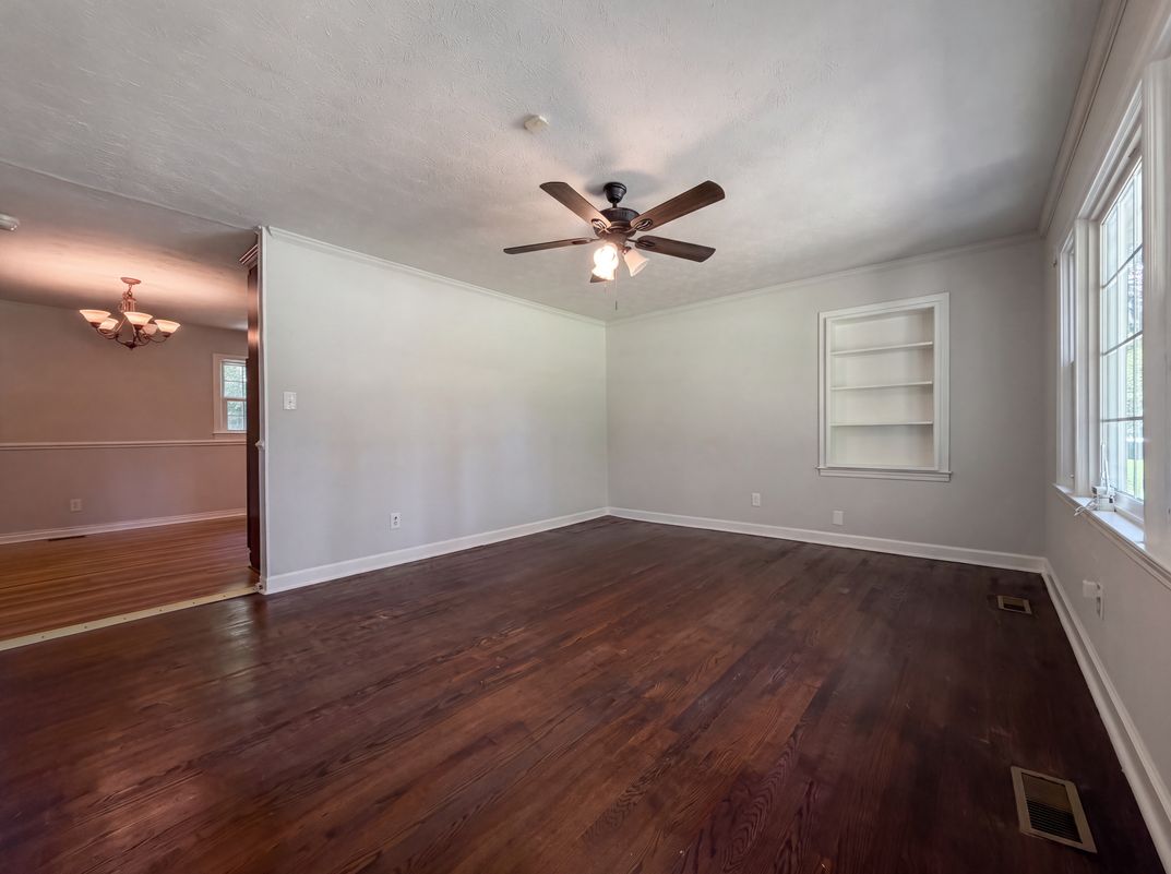 Photo 3 of 19 of 4060 Rosehill Rd, Fayetteville, NC
