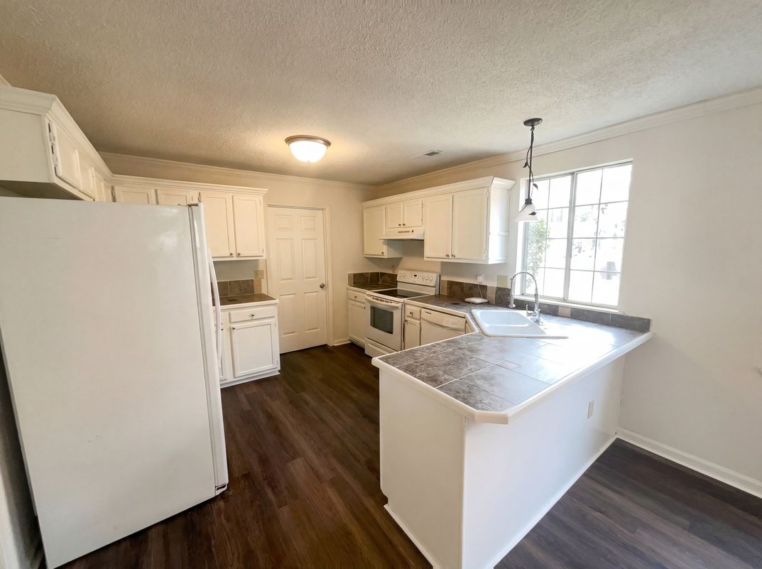 Photo 2 of 17 of 104 Nottingham Ct, Summerville, SC