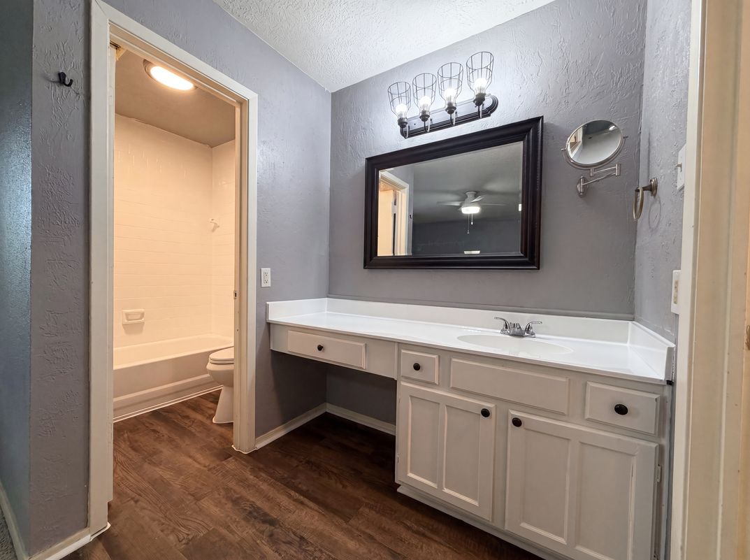 Photo 11 of 17 of 6710 Renfro Dr, Richmond, TX