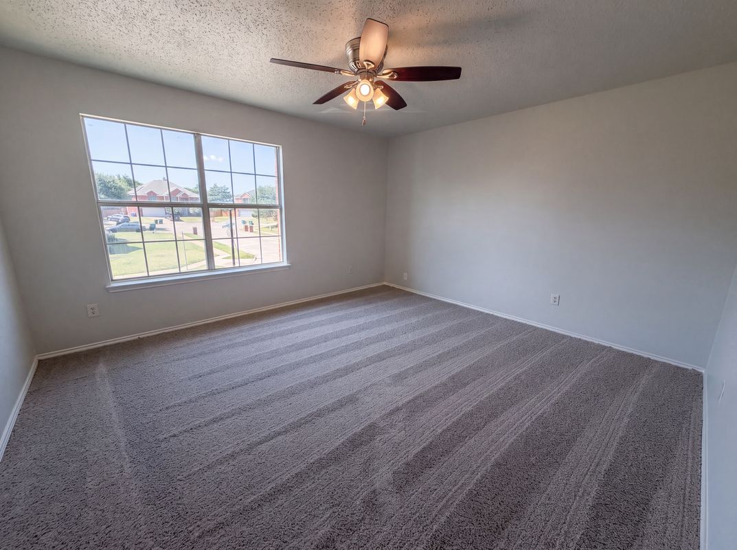 Photo 4 of 20 of 448 N Waterford Oaks Dr, Cedar Hill, TX