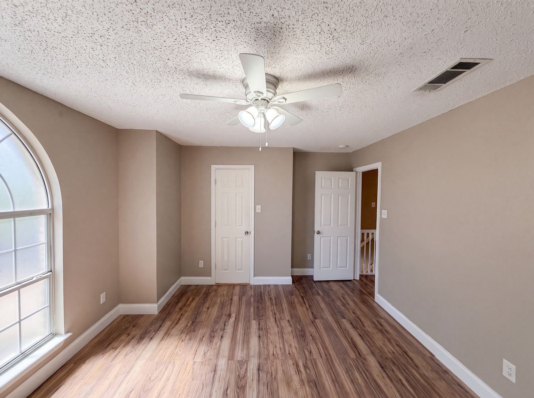 Photo 16 of 20 of 6604 N Chesterfield Dr, Fort Worth, TX