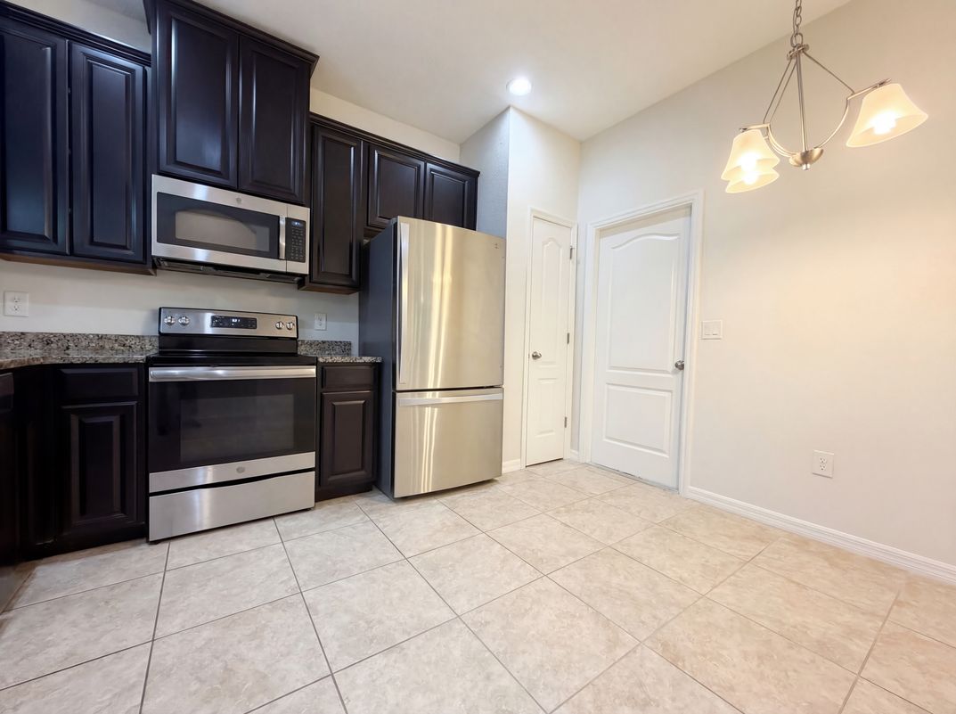 Photo 14 of 26 of 10844 Verawood Dr, Riverview, FL