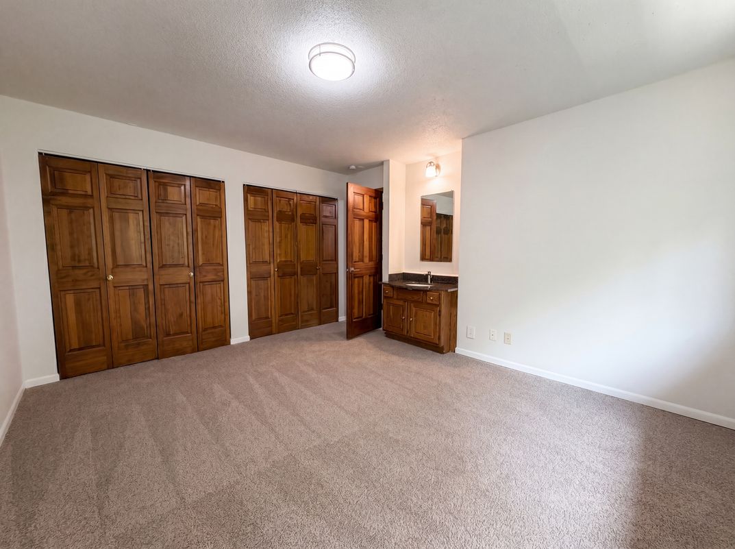 Photo 9 of 21 of 13637 Heather Hills Dr, Burnsville, MN