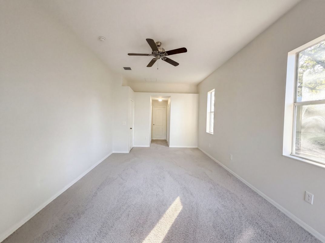 Photo 4 of 22 of 203 Taylor Bay Ln, Brandon, FL