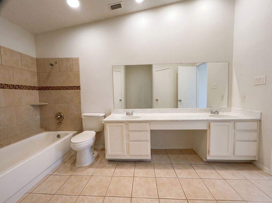 Photo 10 of 16 of 15009 Winter View Dr, San Antonio, TX