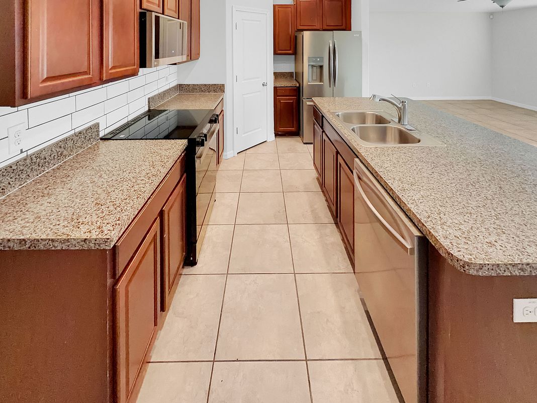 Photo 13 of 23 of 10113 Rosemary Leaf Ln, Riverview, FL