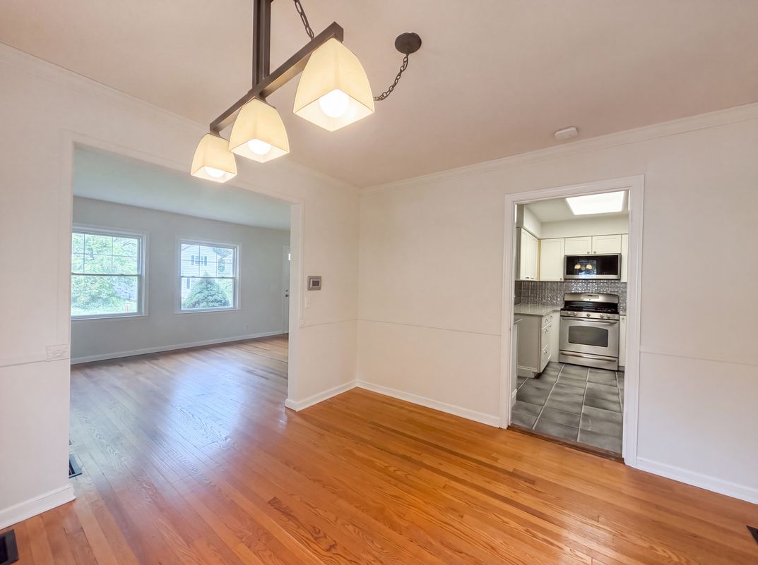Photo 10 of 36 of 751 Grandon Ave, Columbus, OH