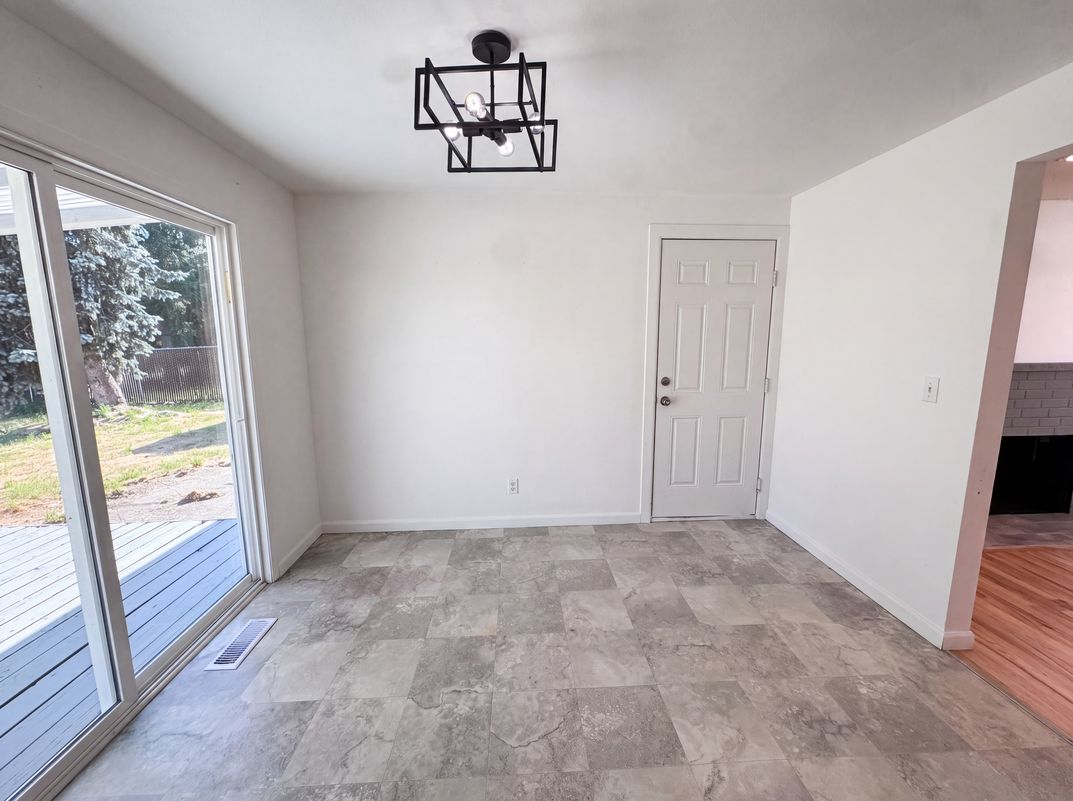 Photo 6 of 19 of 712 141st St E, Tacoma, WA