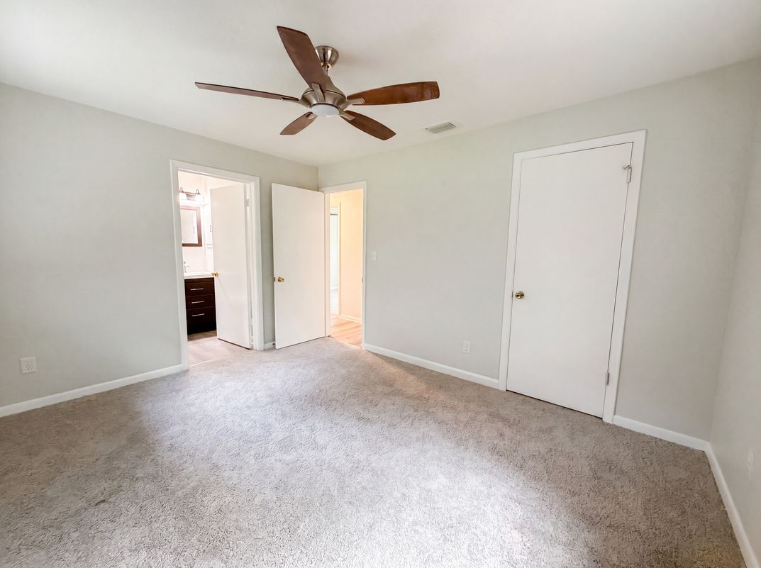 Photo 14 of 22 of 2410 NE 3rd Ave, Ocala, FL
