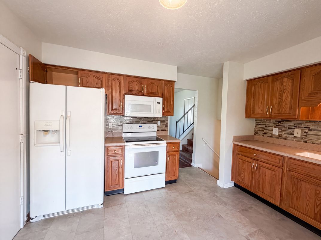 Photo 2 of 20 of 7533 Ardwell Dr, Indianapolis, IN