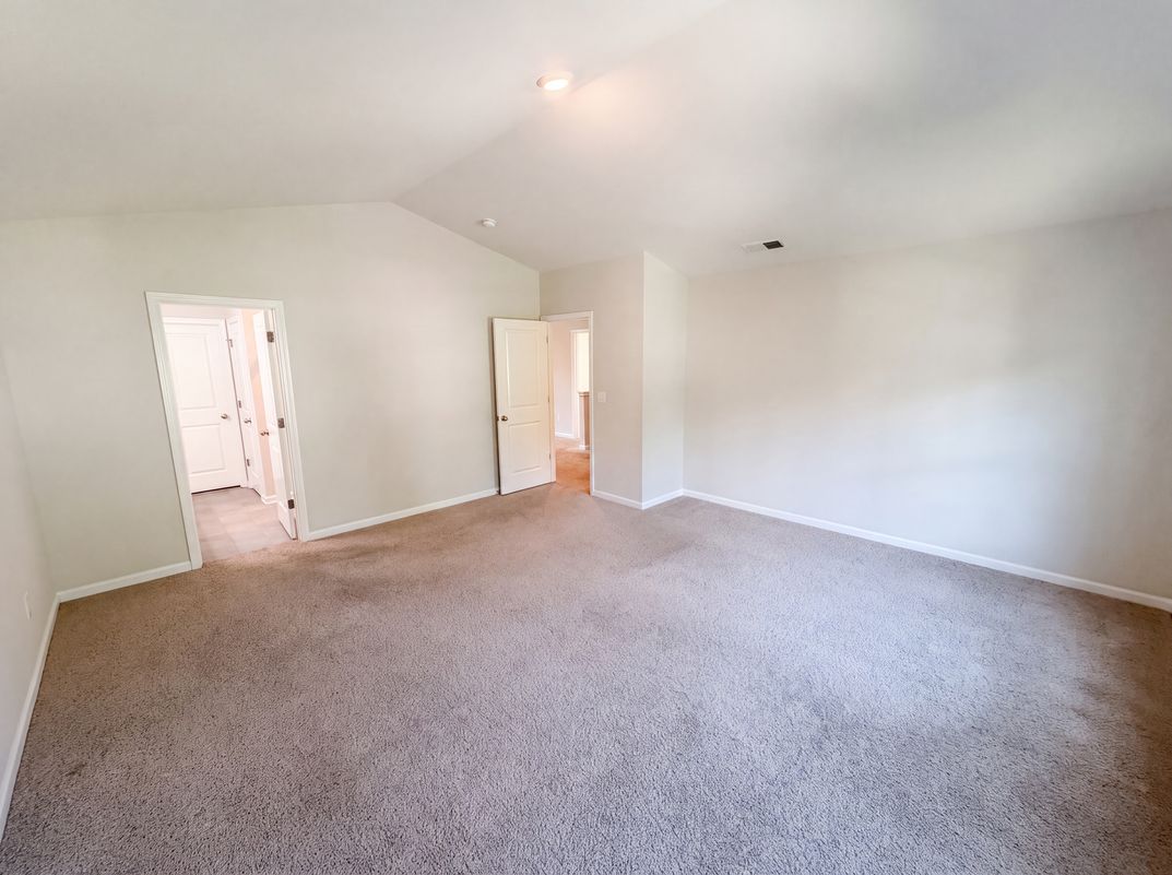 Photo 17 of 26 of 2014 Tarzi Ln, Charlotte, NC
