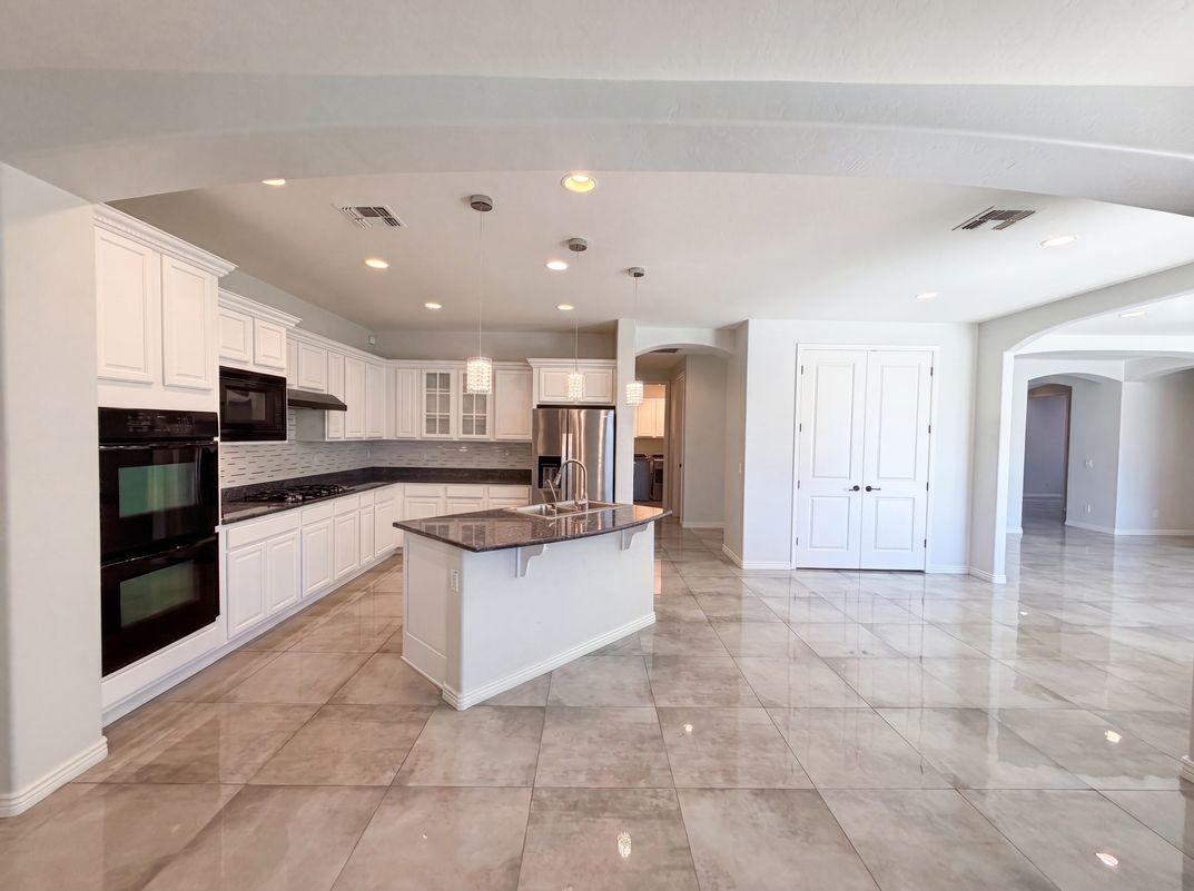 Photo 2 of 35 of 550 S Emerson St, Chandler, AZ