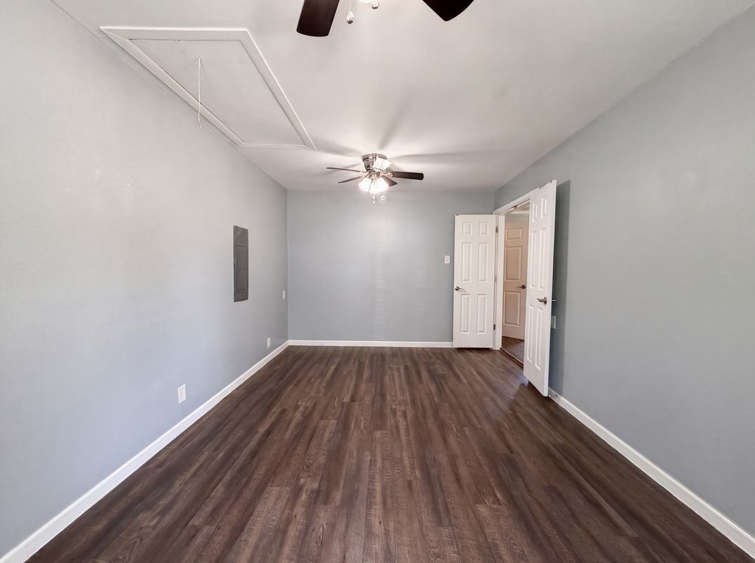 Photo 10 of 17 of 1012 Turner St, Cleburne, TX