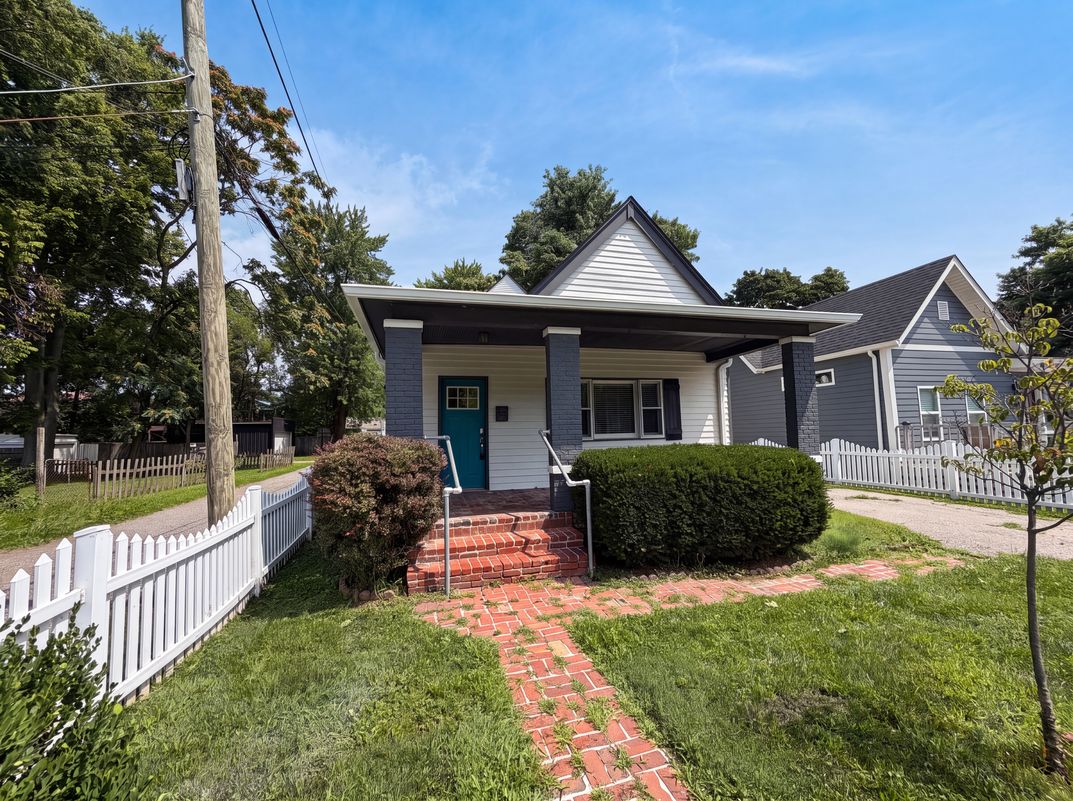 Property photo 1 of 1230 E Pleasant Run Parkway North Dr