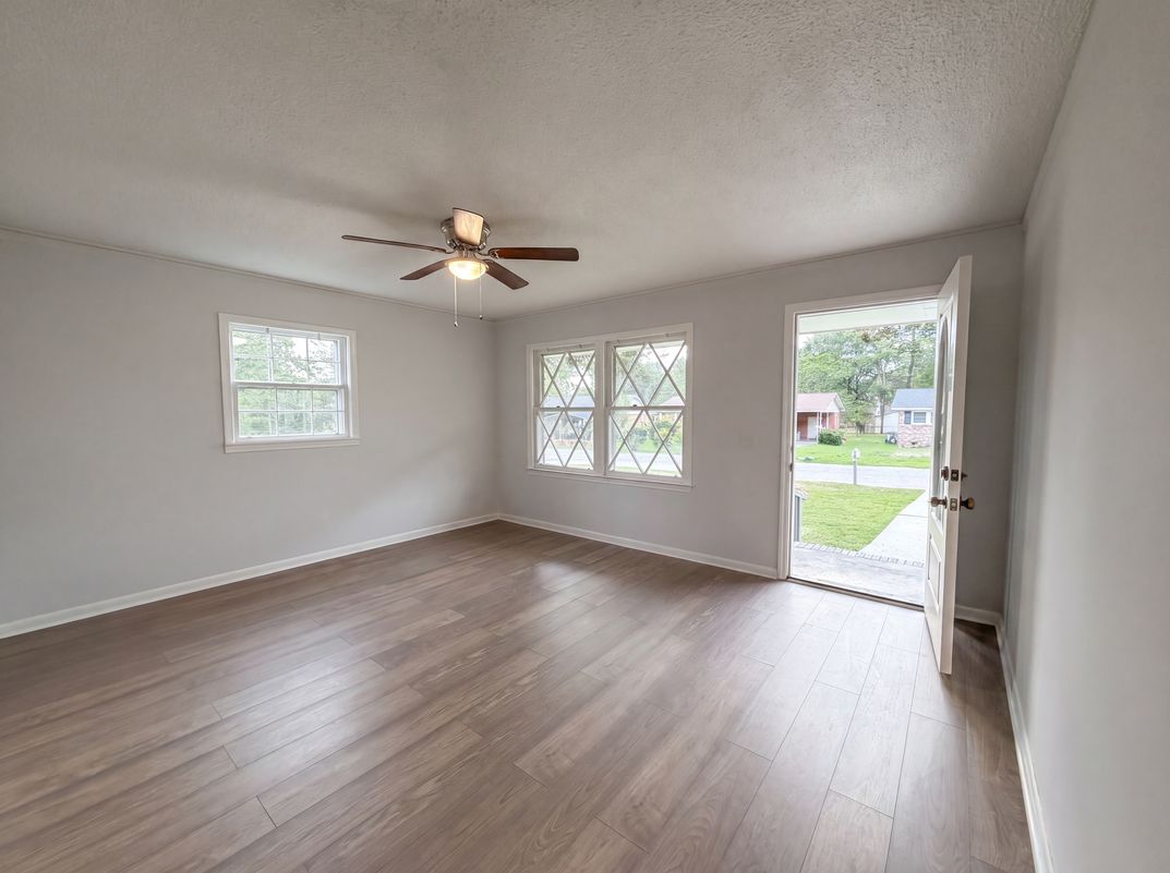 Photo 3 of 18 of 320 Redwood Ct, Columbia, SC