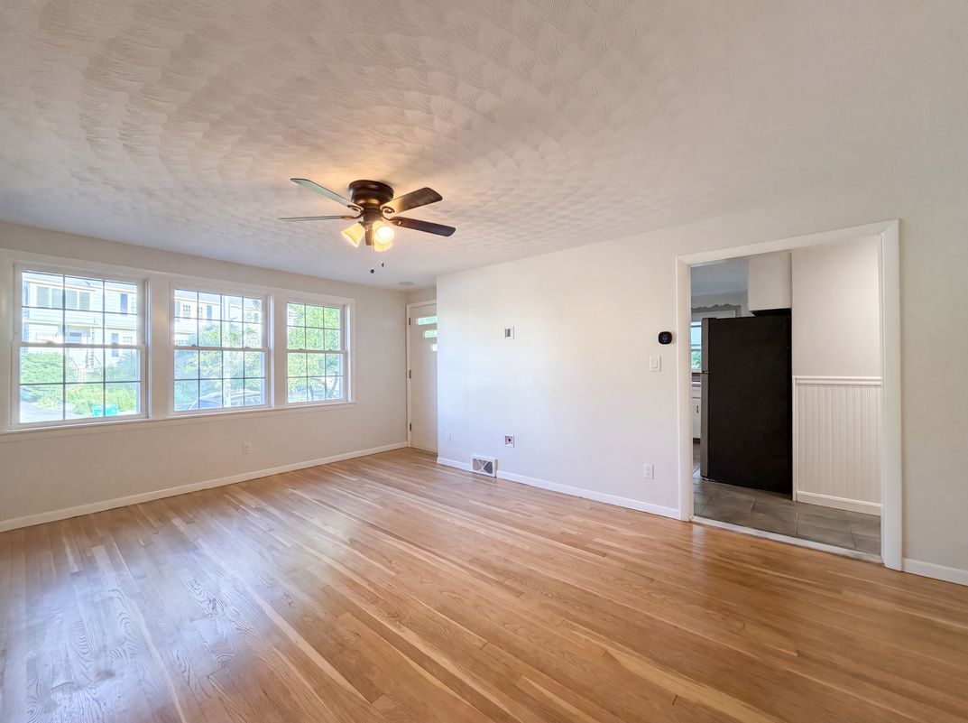 Property photo 3 of 17 Vineyard St