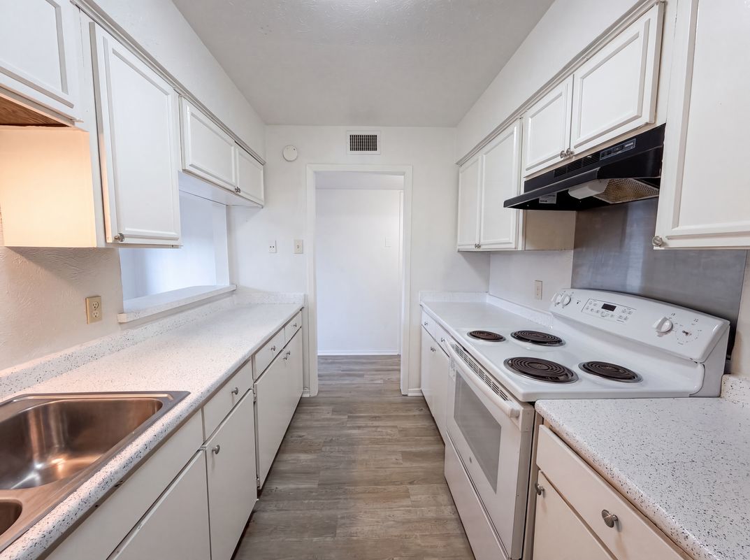 Photo 6 of 21 of 260 Rolling Hills Pl, Lancaster, TX