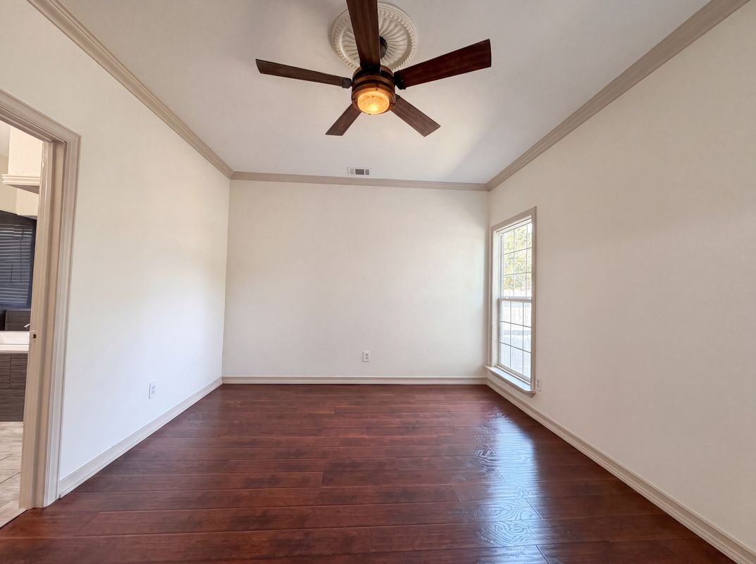 Photo 11 of 22 of 6315 Meadow Glen Dr, Arlington, TX