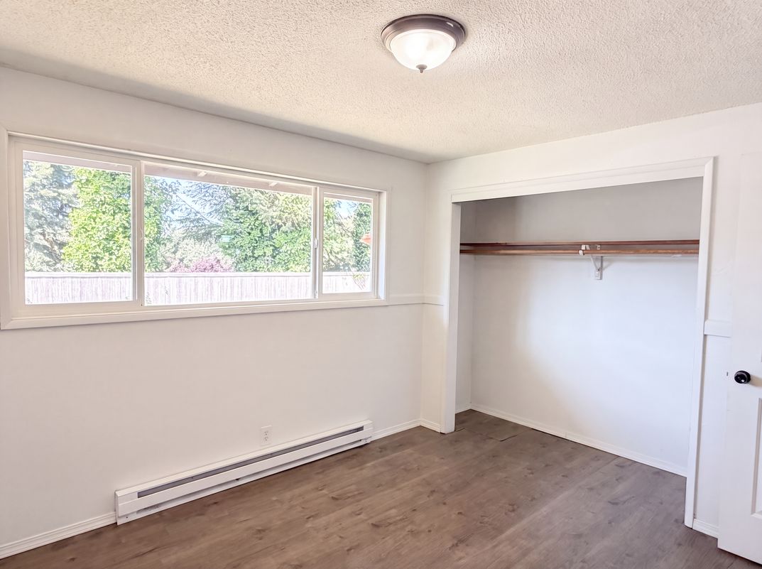 Photo 9 of 24 of 3010 Country Club Dr, Reedsport, OR