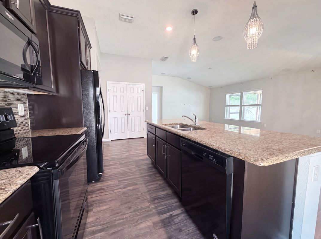 Property photo 2 of 351 Hepburn Rd