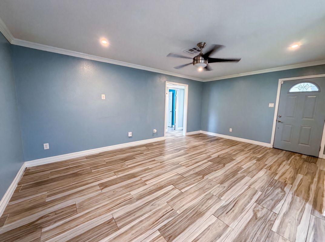 Photo 8 of 21 of 9314 Deanwood St, Houston, TX