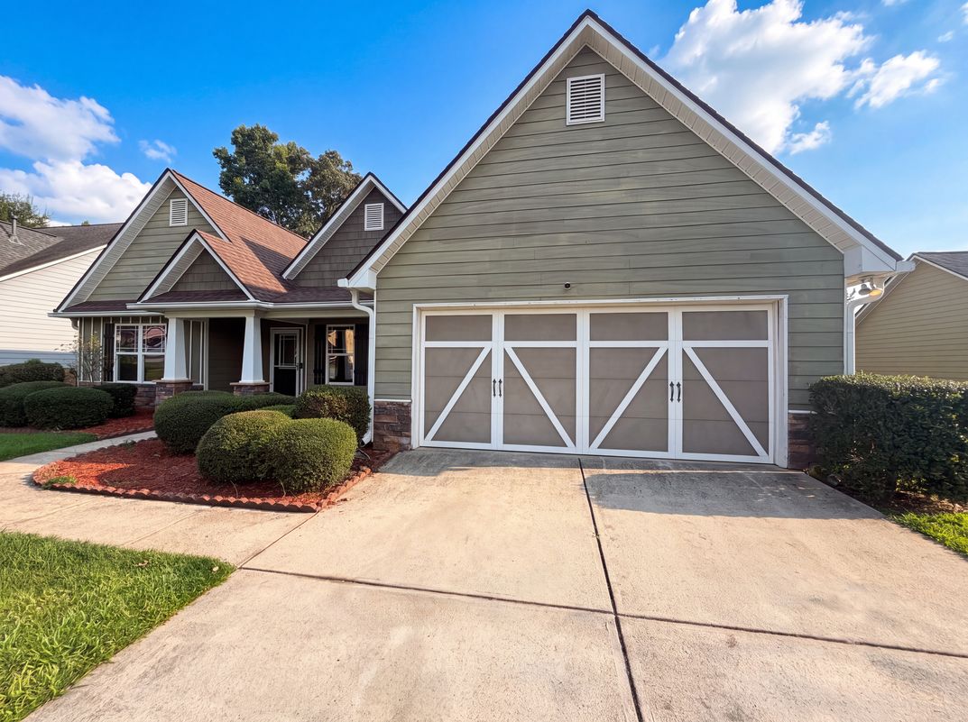 Photo 16 of 17 of 453 Castle Top Ln, Lawrenceville, GA