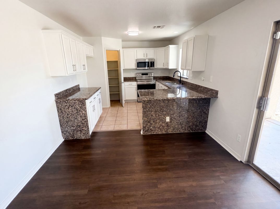 Property photo 2 of 12421 W Windrose Dr
