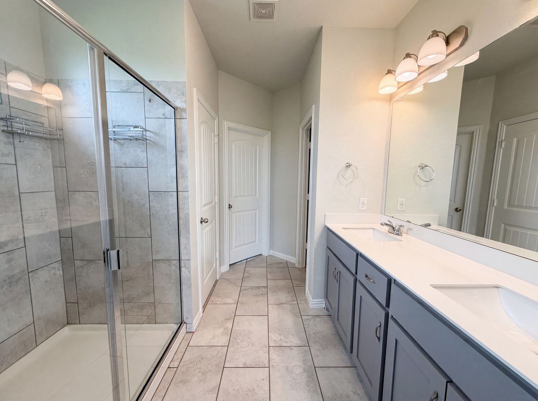 Photo 7 of 18 of 211 Spring Creek Cir, Paradise, TX