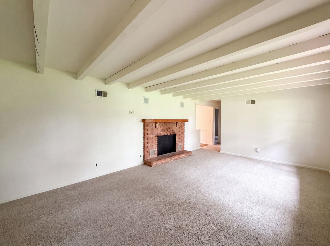 Photo 16 of 21 of 925 Woodcrest Ln, Hazelwood, MO