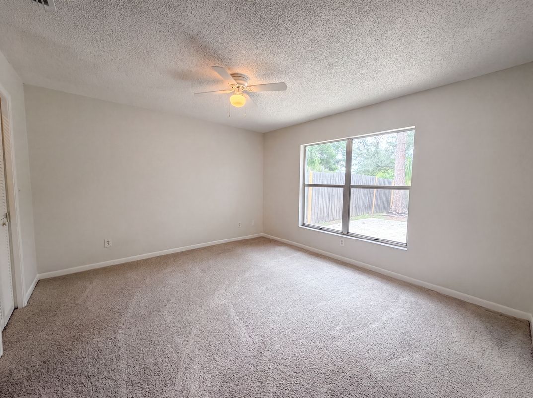 Photo 10 of 18 of 8613 Cottonway Ln, Tampa, FL