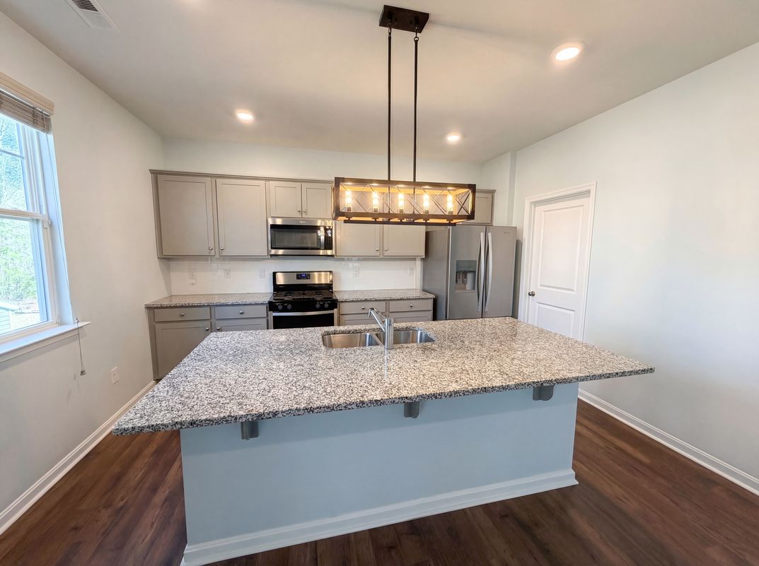 Photo 2 of 22 of 6454 Faulkner Dr, North Chesterfield, VA