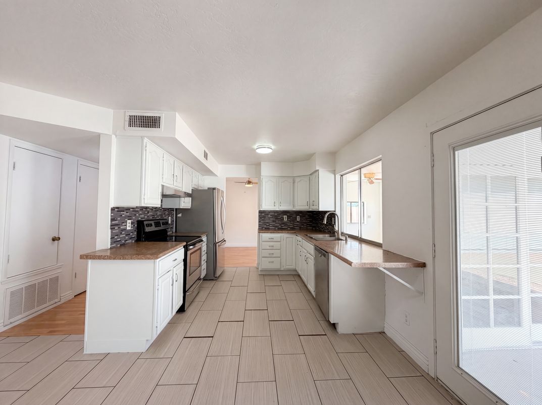 Property photo 2 of 4260 E Vineyard Rd