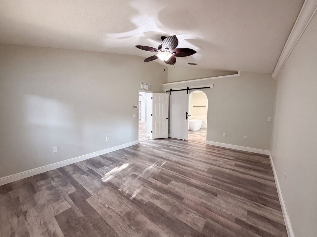 Photo 12 of 25 of 106 Cabrillo Dr, Groveland, FL