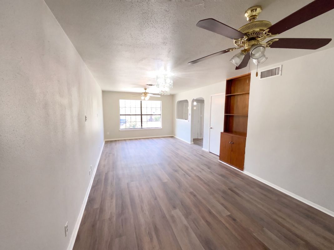 Photo 6 of 21 of 222 Colebrook Dr, San Antonio, TX