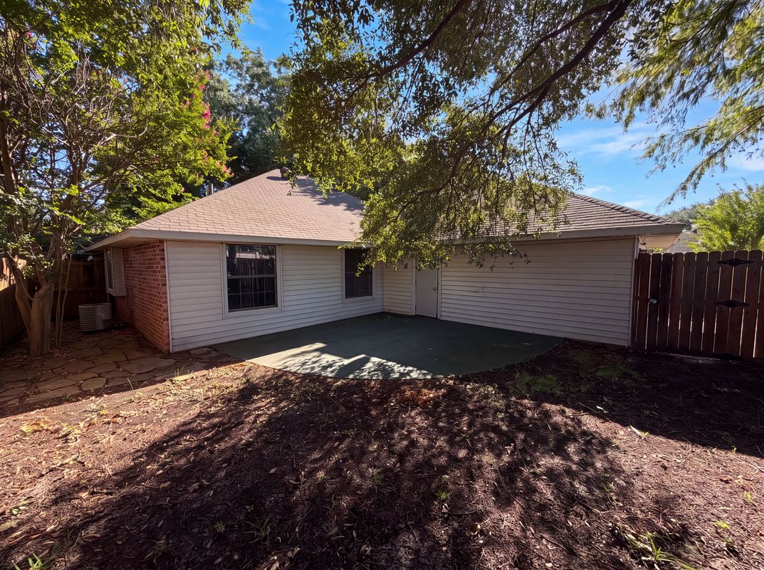 Photo 5 of 17 of 1503 Curtis Ln, Cedar Hill, TX