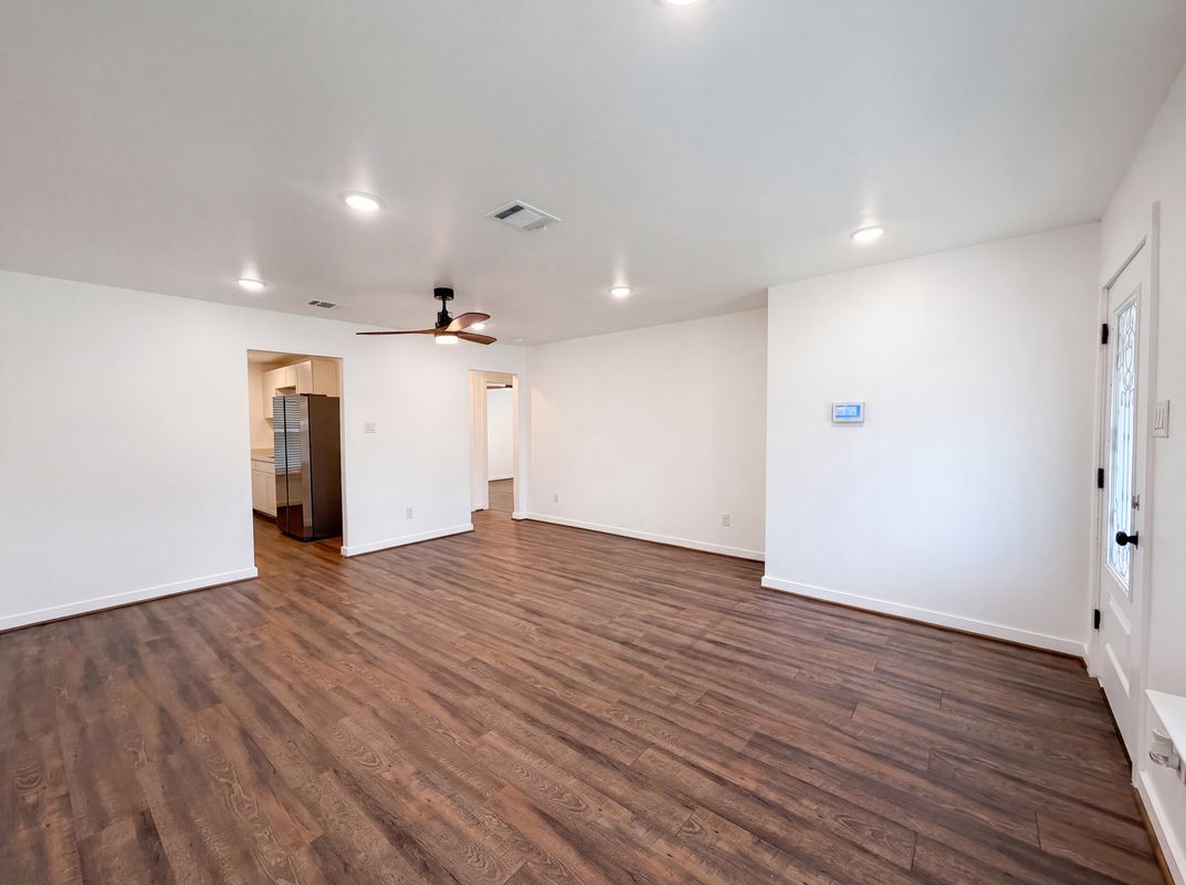 Photo 3 of 17 of 3457 Mainer St, Houston, TX