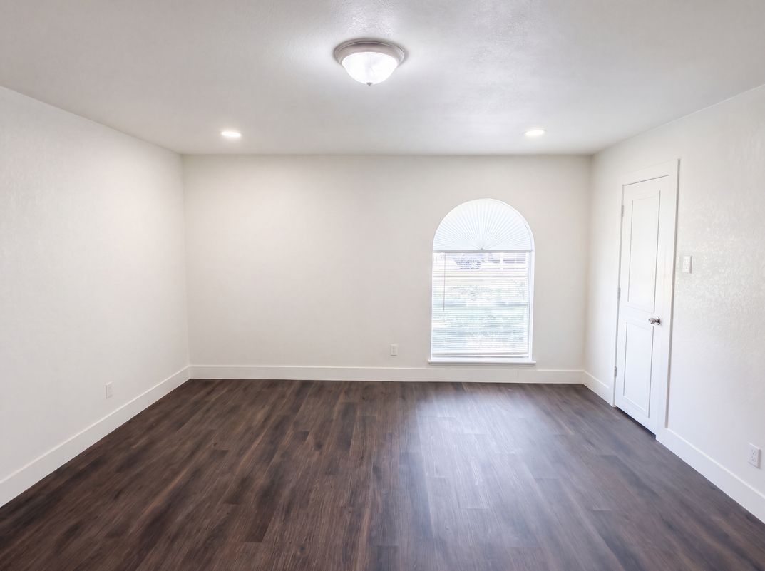 Photo 17 of 21 of 3111 Windsor Rd, Carrollton, TX