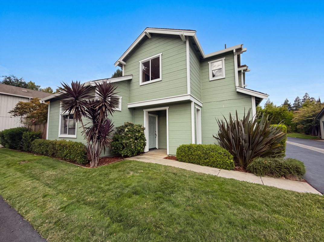 Property photo 1 of 6310 Laguna Mirage Ln