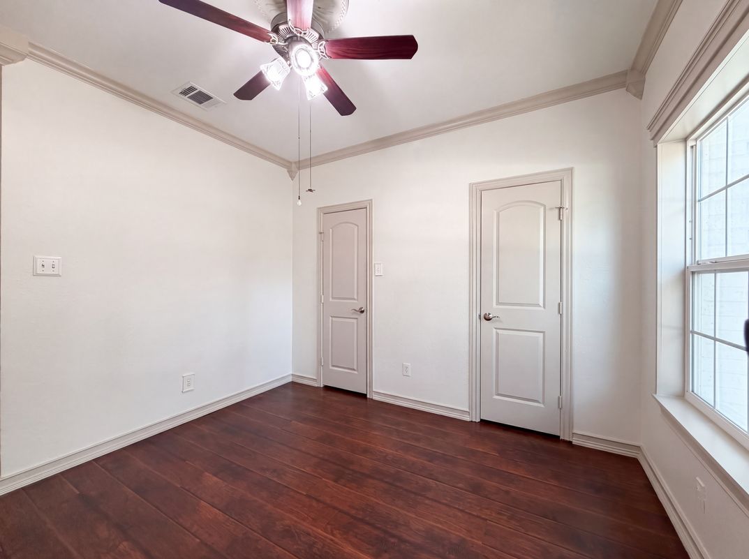 Photo 10 of 22 of 6315 Meadow Glen Dr, Arlington, TX