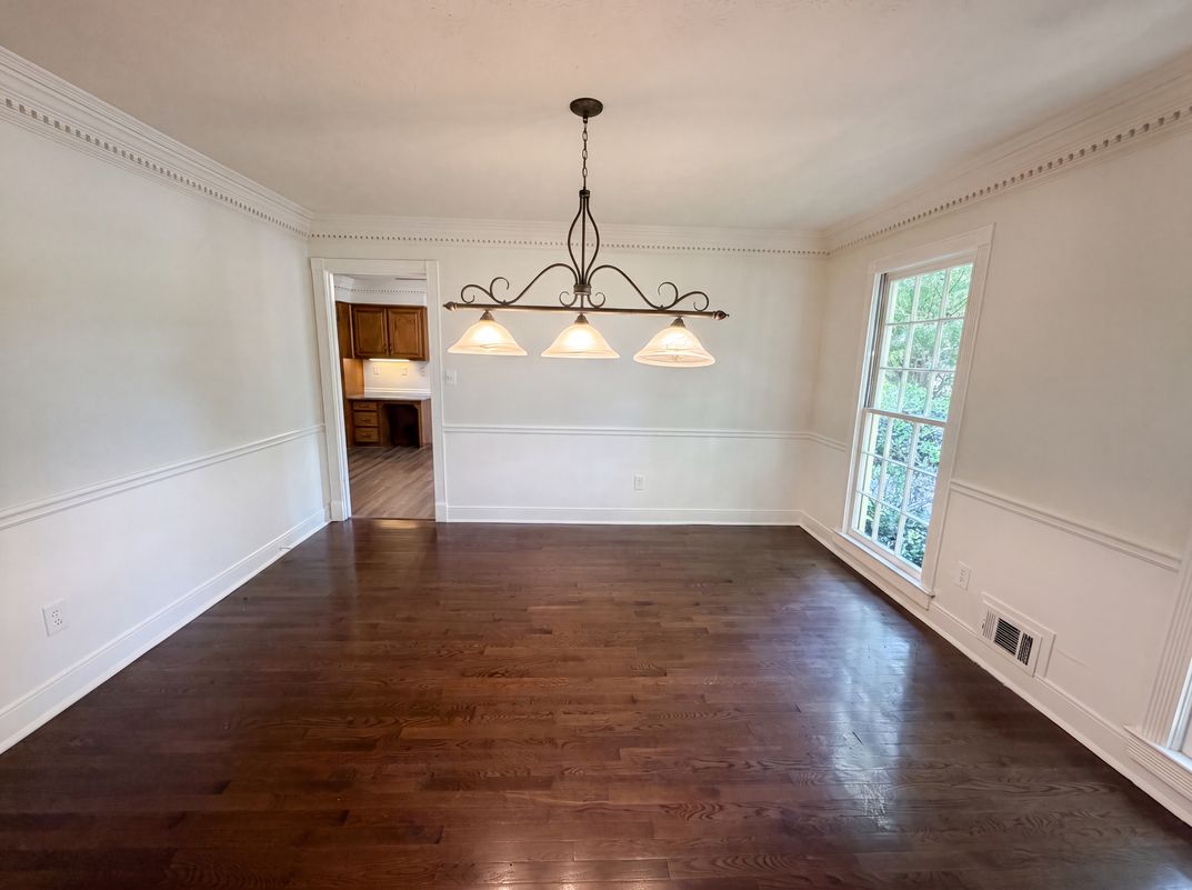 Photo 8 of 29 of 4379 Inns Brook Dr, Snellville, GA
