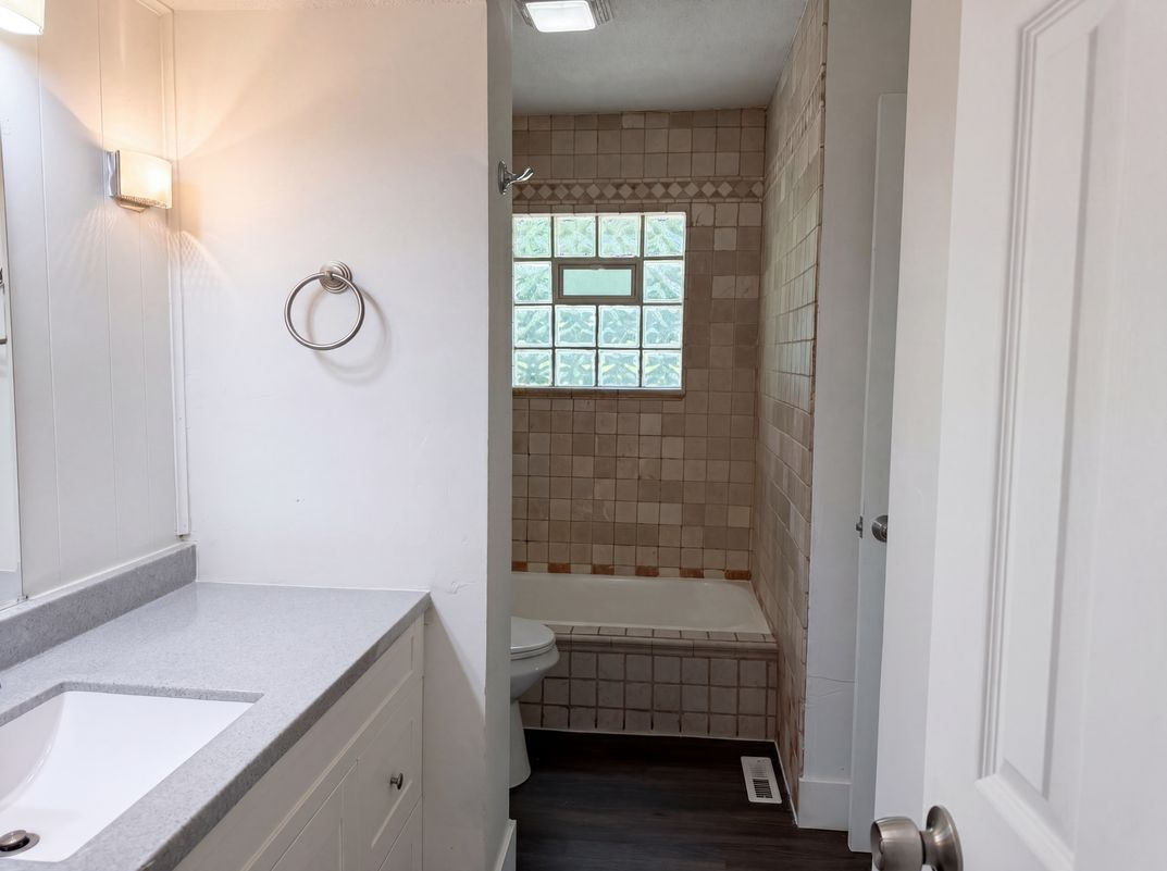 Photo 6 of 18 of 16517 E 35th Street Ct, Independence, MO